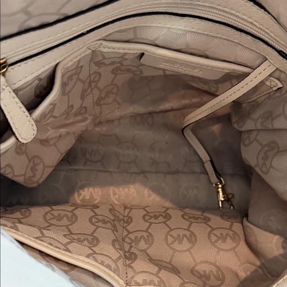 Michael Kors White/Bone Leather Large Hamilton North South Tote. - Picture 9 of 17